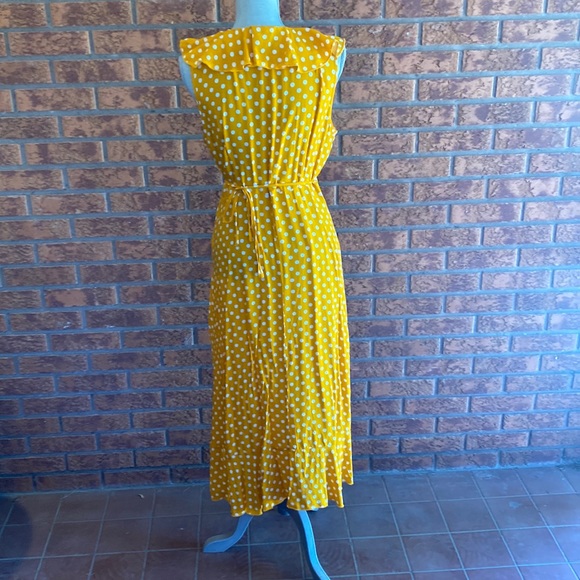 Sleeveless Yellow wrap around dress with white pokadots - Picture 3 of 3